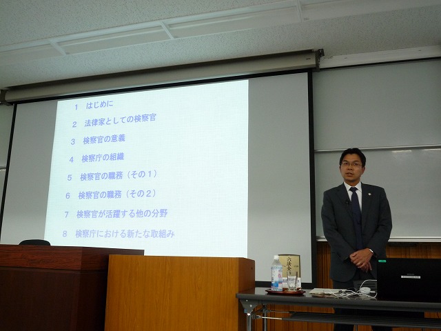 http://www.shinshu-u.ac.jp/faculty/econlaw/topics/images/s-271015%E7%8F%BE%E6%B3%952_2%E5%8F%B3_%E4%BA%BA%E7%89%A9.jpg