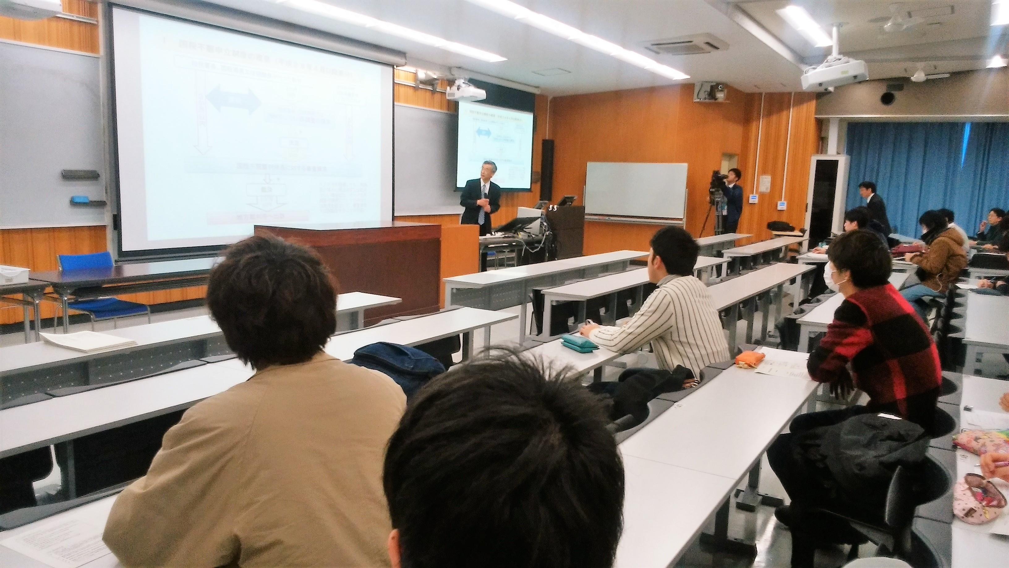 http://www.shinshu-u.ac.jp/faculty/econlaw/topics/komari02.jpg