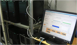 複数台のパソコンをネットワーク接続して一台の高性能なパソコン(PCクラスタ)を構築し、コンピュータシミュレーションを実行する。
