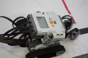 ライントレーシングロボットの安全性検証