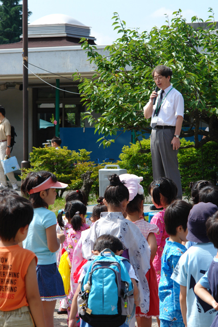 開会の挨拶をする中山園長