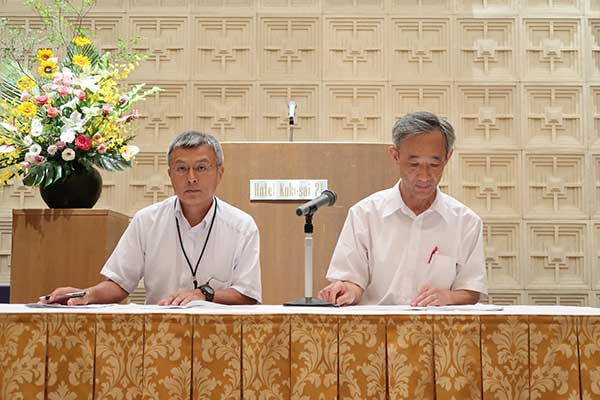 議長の寺島理事、青木理事