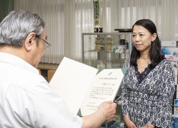 信州大学同窓会連合会表彰受賞の様子