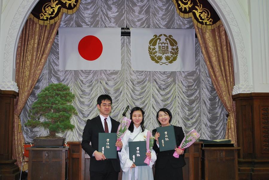 http://www.shinshu-u.ac.jp/project/leading/news/2019.3.24Graduation2018_2.jpg