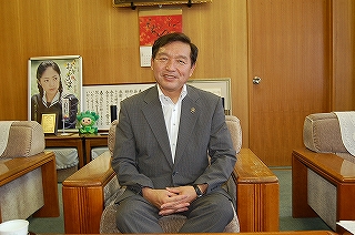 牛越徹大町市長