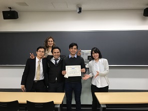 前列左からXuyenさん、研究協力者のBatajoo Amitさん(総合理工学研究科工学専攻1年)、 Rodriguezさん、塩原さん