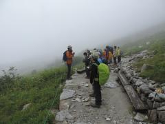 朝日助教より山岳環境の解説を受ける