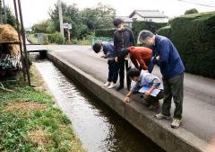 東山山麓の用水路の見学(10月4日)