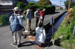 東山山麓の用水路「大堰」の見学(10月7日,箕輪町)