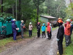4日目: 油圧式集材機のメーカー担当者による操作指導