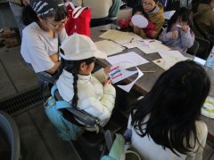 樹高測定器を作っている様子