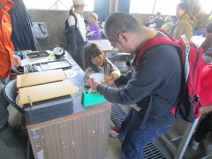 樹高測定器を作っている様子