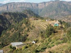 ネパール極西部マカハリ県バイタディ郡山岳地域の農村