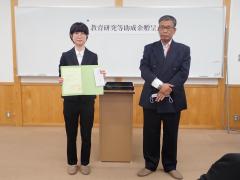 写真左より、コ ウンギョンさん（信州大学農学部4年）、池上 幸平 氏（伊那中央ロータリークラブ2021年度会長）