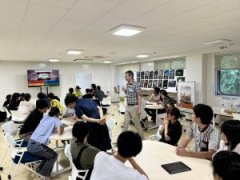 グループ対抗クイズの様子