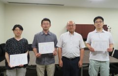 左から上村佳奈准教授、福山泰治郎助教、米倉真一学部長、末定拓時助教