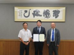 イワフジ工業株式会社　小澤征希様（中央）