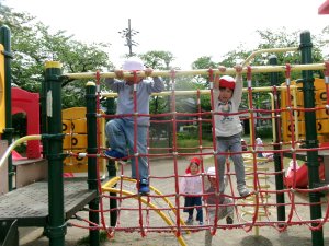 遠足うめ　ロープの遊具２.JPG