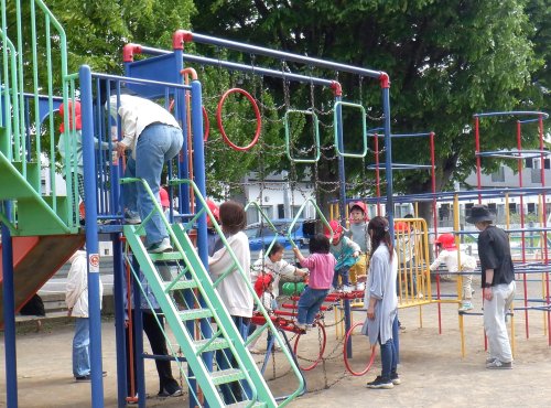 遠足すみれ　大きな遊具トリミング.JPG