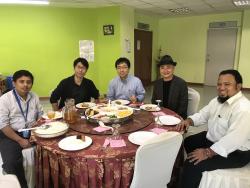 昼食会にて（左から，Raja,小林，佐藤，田代，ファイルル） 