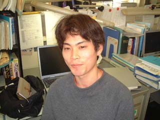 ���{ ����