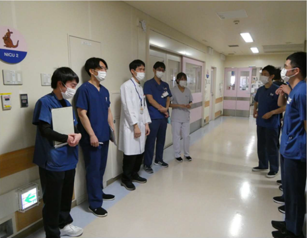 出向先でのカンファレンス、回診への参加の様子