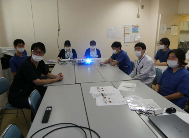 出向先でのカンファレンス、回診への参加の様子