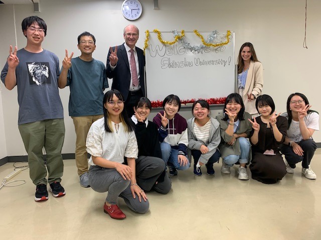 医学生とともに