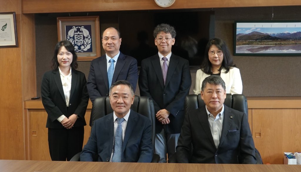 中村宗一郎 学長との記念撮影