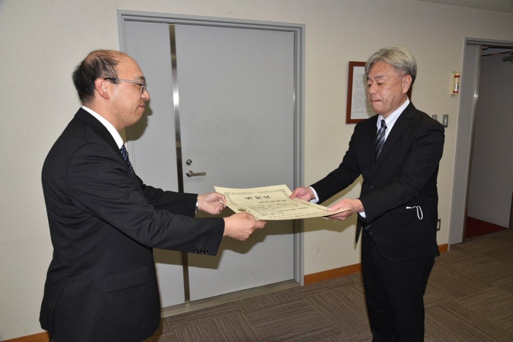 法医学教室の浅村英樹教授が法務大臣から感謝状を贈呈されました