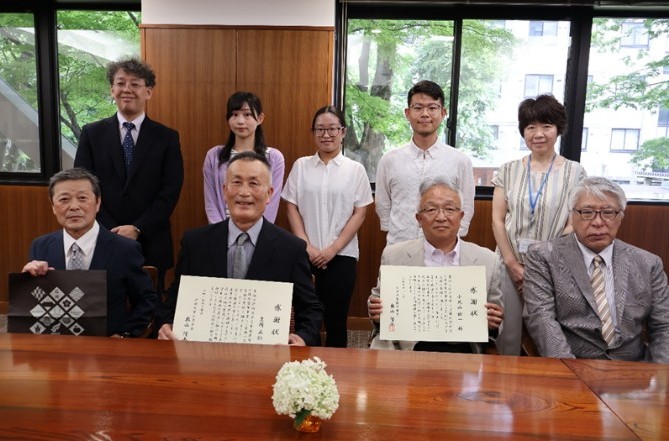 医学生の海外留学へのご支援・ご寄附に対し、感謝状贈呈式が行われました