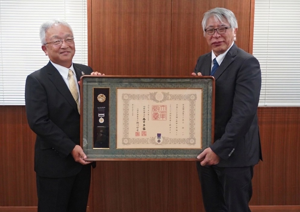 小見山祐一氏に紺綬褒章が授与されました