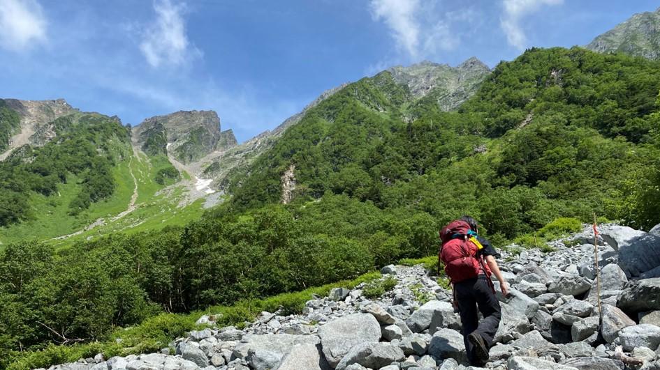 流出量・降水量等の水文データから高山帯の洪水発生過程や水資源涵養過程に関する研究を行っています．