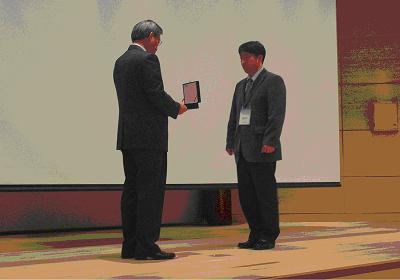 金翼水准教授（創造工学系機能機械学課程）が韓国繊維学会功労賞を受賞しました。