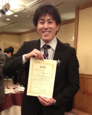 理工学系研究科 繊維・感性工学専攻 的場兵和さんが繊維学会で若手ポスター発表賞を受賞