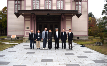 ゲント大学テキスタイル科学・工学センターのLieva Van Langenhove教授が繊維学部を訪問