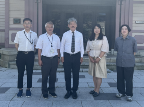 神戸松蔭大学の徳山学長らが繊維学部を訪問
