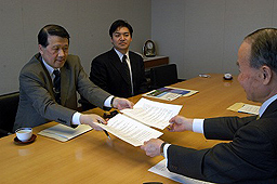 信濃毎日新聞と全学教育機構の相互連携