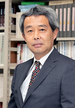総合人文社会科学研究科長 早坂 俊廣
