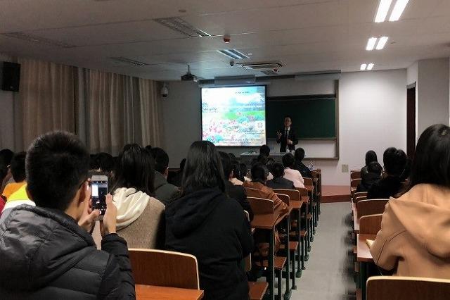 Topicsトピックス中国の南京林業大学と華東師範大学で招待講演を行いました