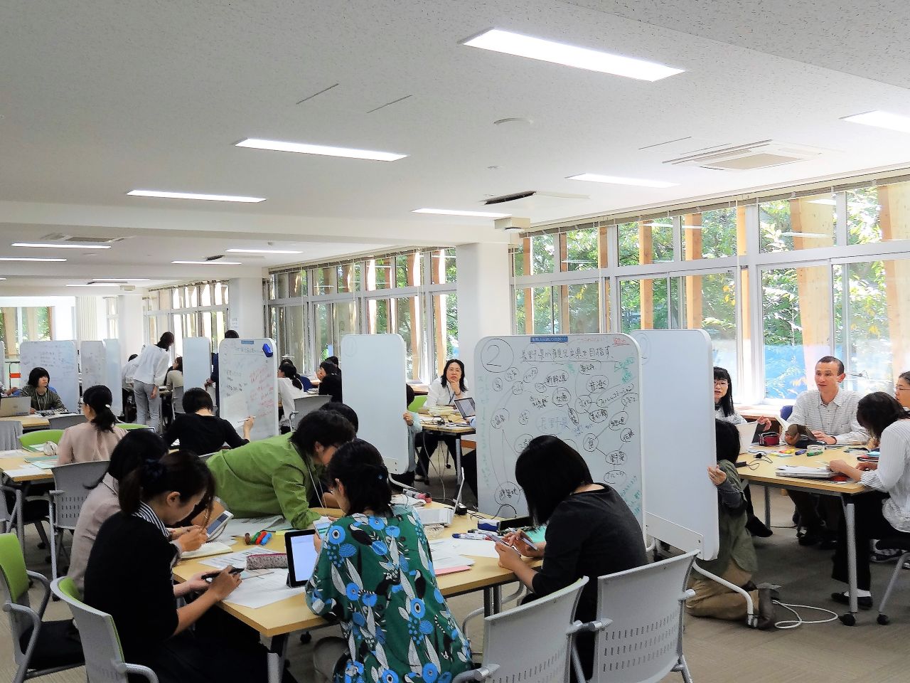 中央図書館2階ラーニング・コモンズ（共同学習スペース）