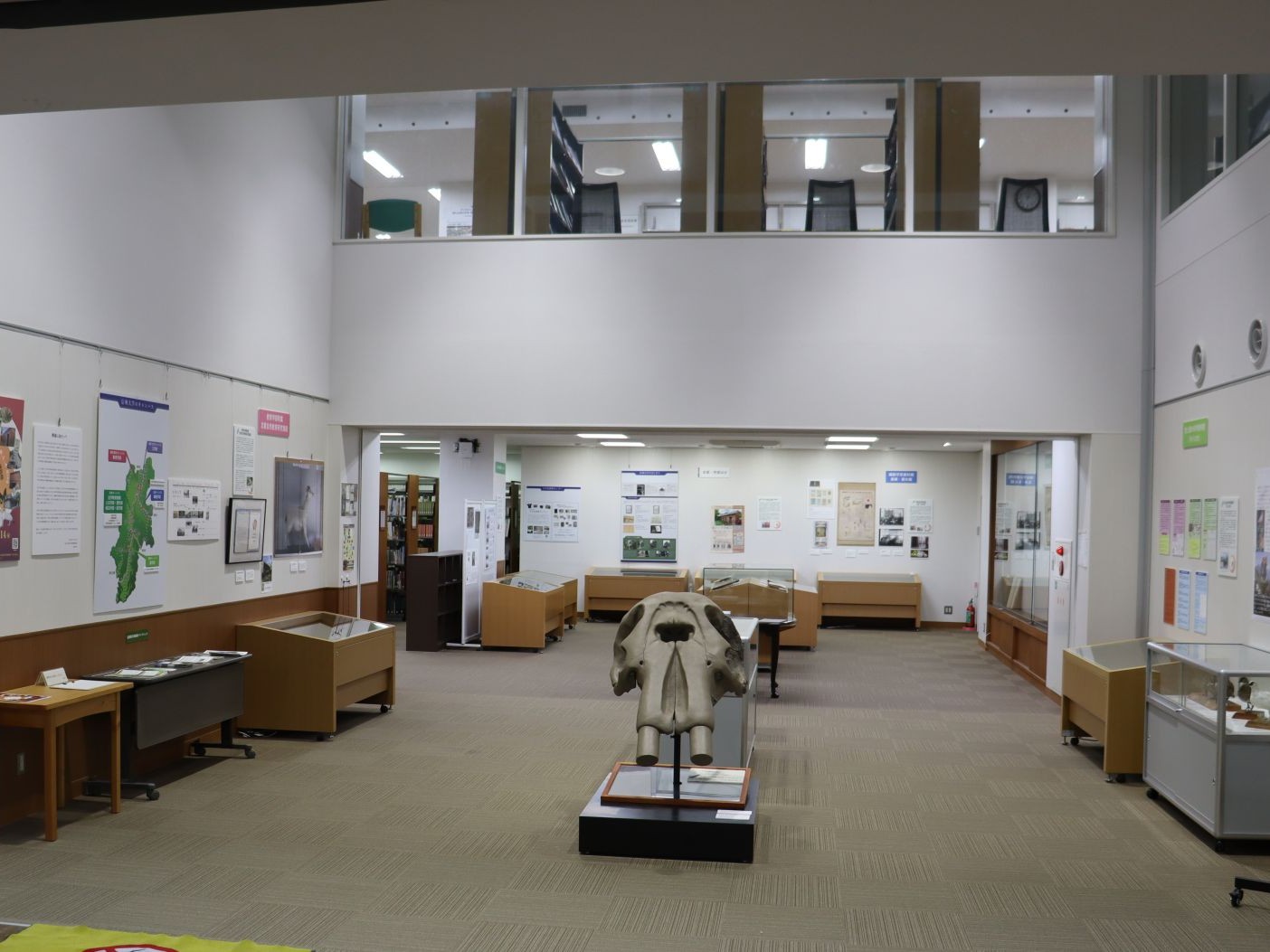 中央図書館1階地域交流・展示コーナー