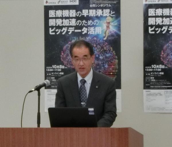 開会の挨拶をする信州大学長の濱田州博